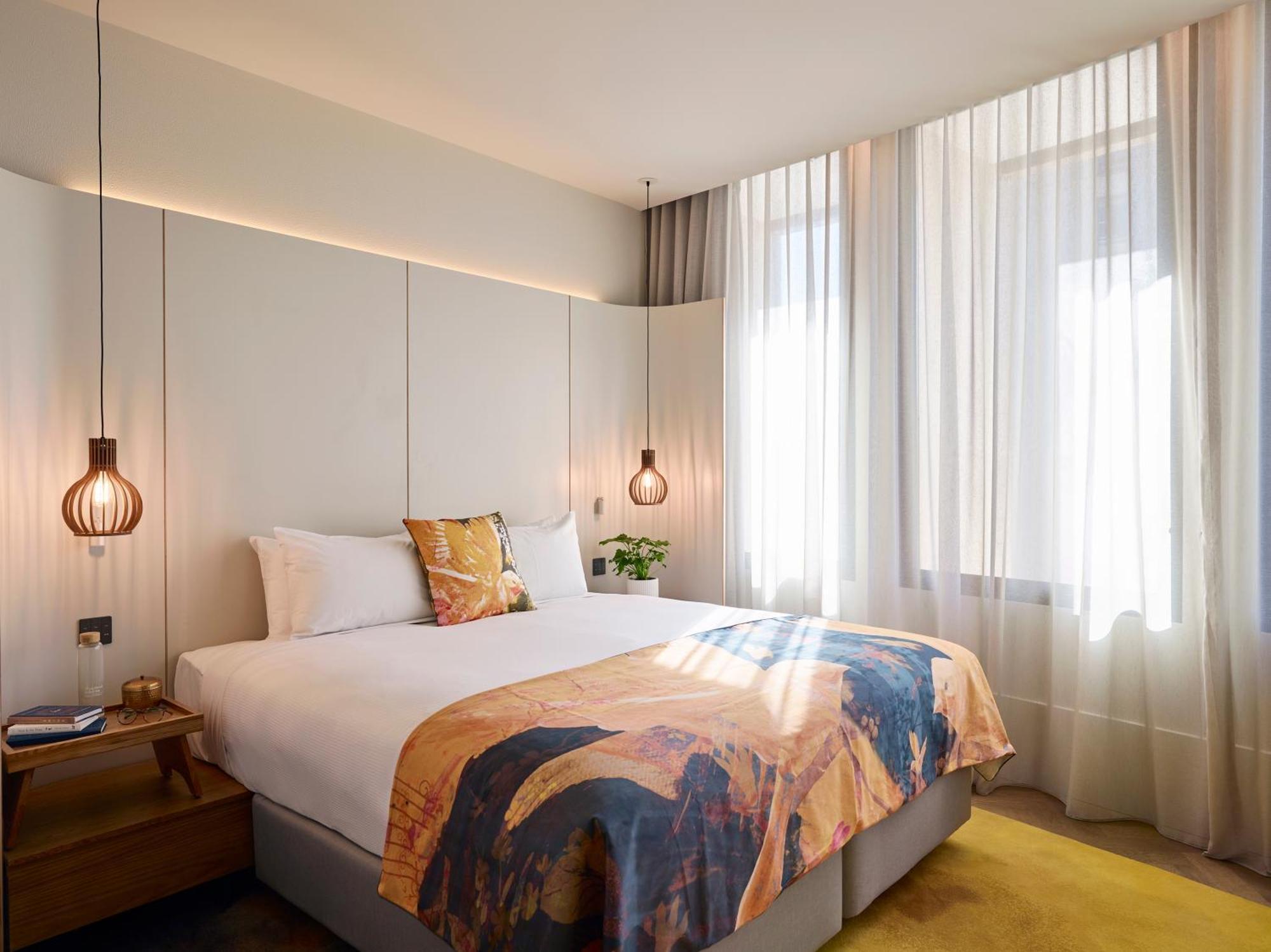 Hotel Crystalbrook Kingsley Newcastle Exterior foto A bedroom at the hotel